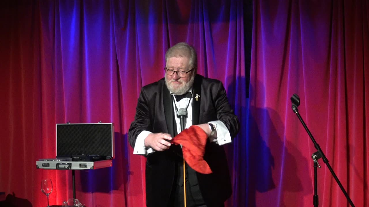 B Bar Magic Sessions 2022.2 Celebrity Malcolm Norton Magician. Celebrity Magician Malcolm Norton