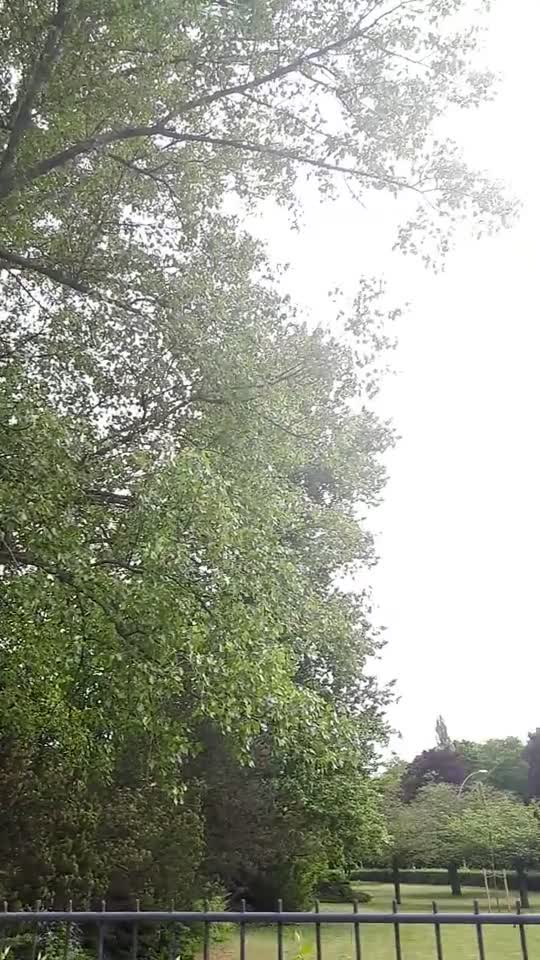 Himmel in Berlin am 17. Mai nach 15 Uhr