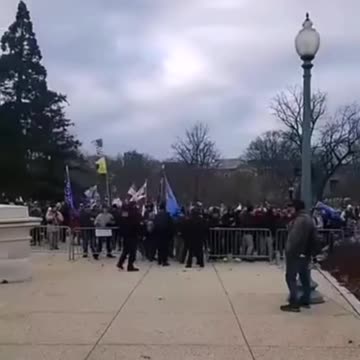 LI HANNO LASCIATI ENTRARE