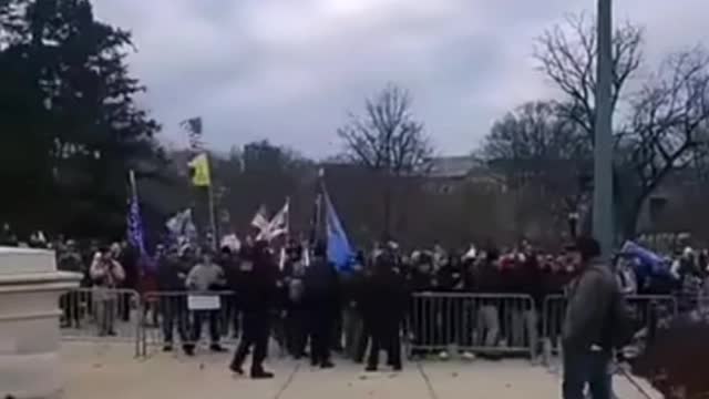 LI HANNO LASCIATI ENTRARE