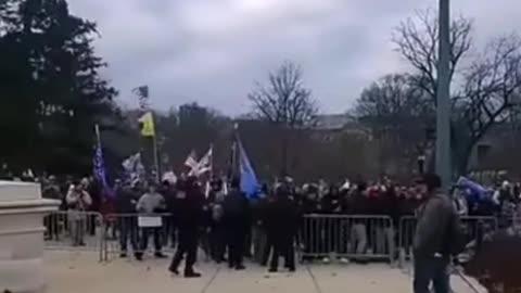 LI HANNO LASCIATI ENTRARE