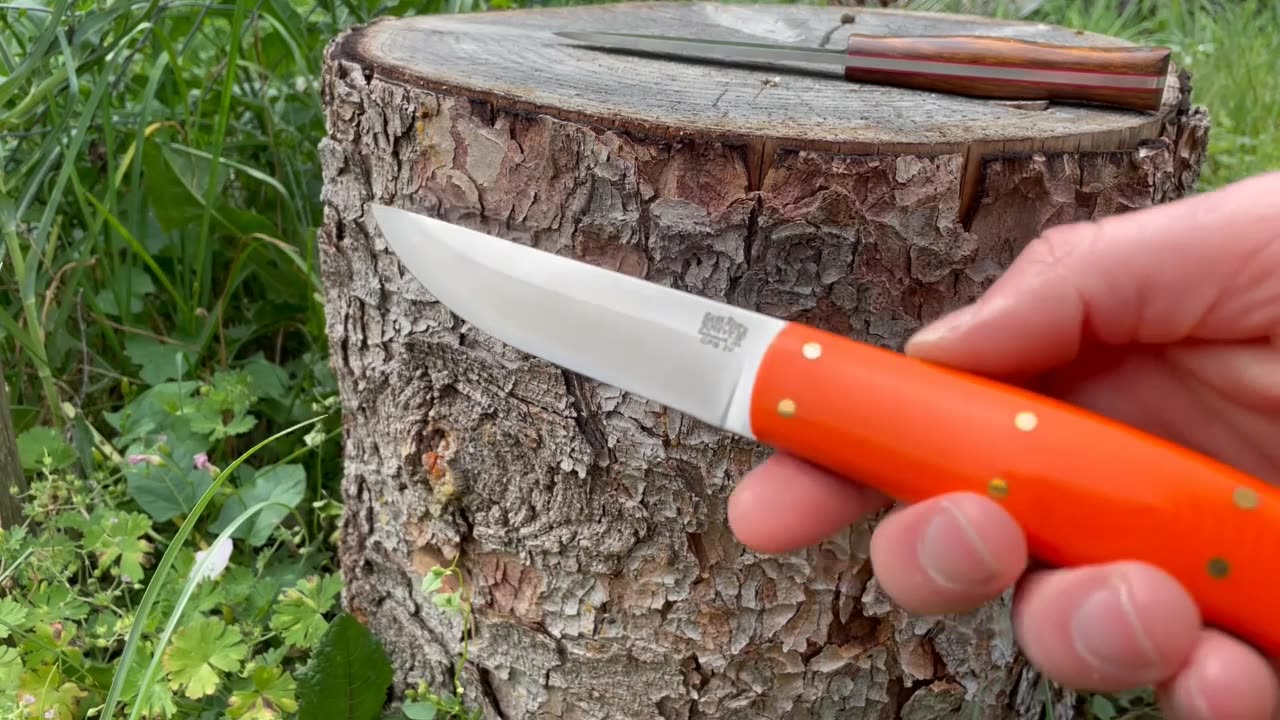 Bark River Puukko and Aurora 2 Comparison by www.bushcraftcanada.com