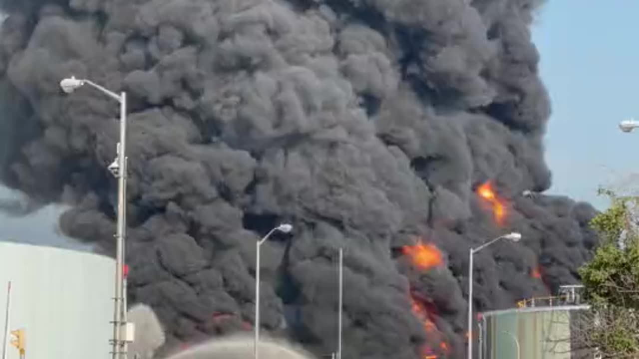 Louisiana - Evacuations Following A Chemical Leak & Fire At A Refinery Yesterday