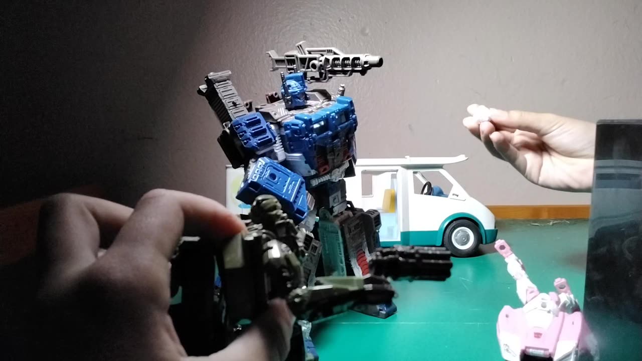 Ultra Magnus and World War II Bumblebee versus RC the possessed