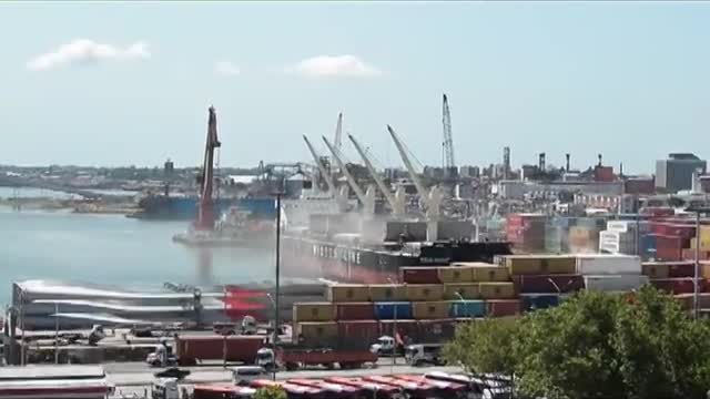 Air pollution during the operation on a boat, Puerto de Montevideo