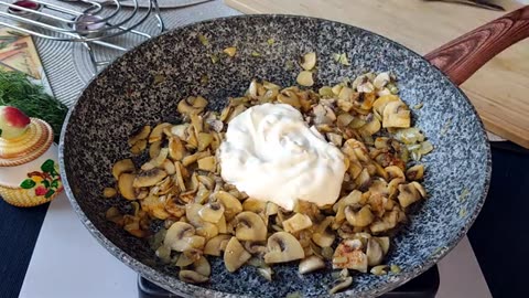 SO TASTY! Fantastic Dish of Potatoes and Mushrooms