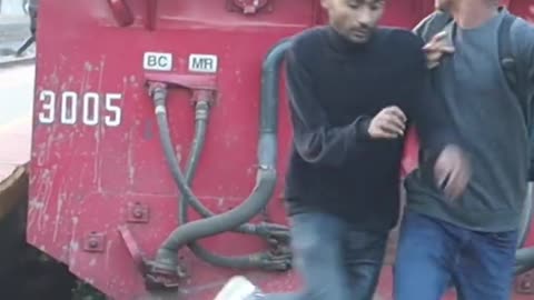 horn train prank