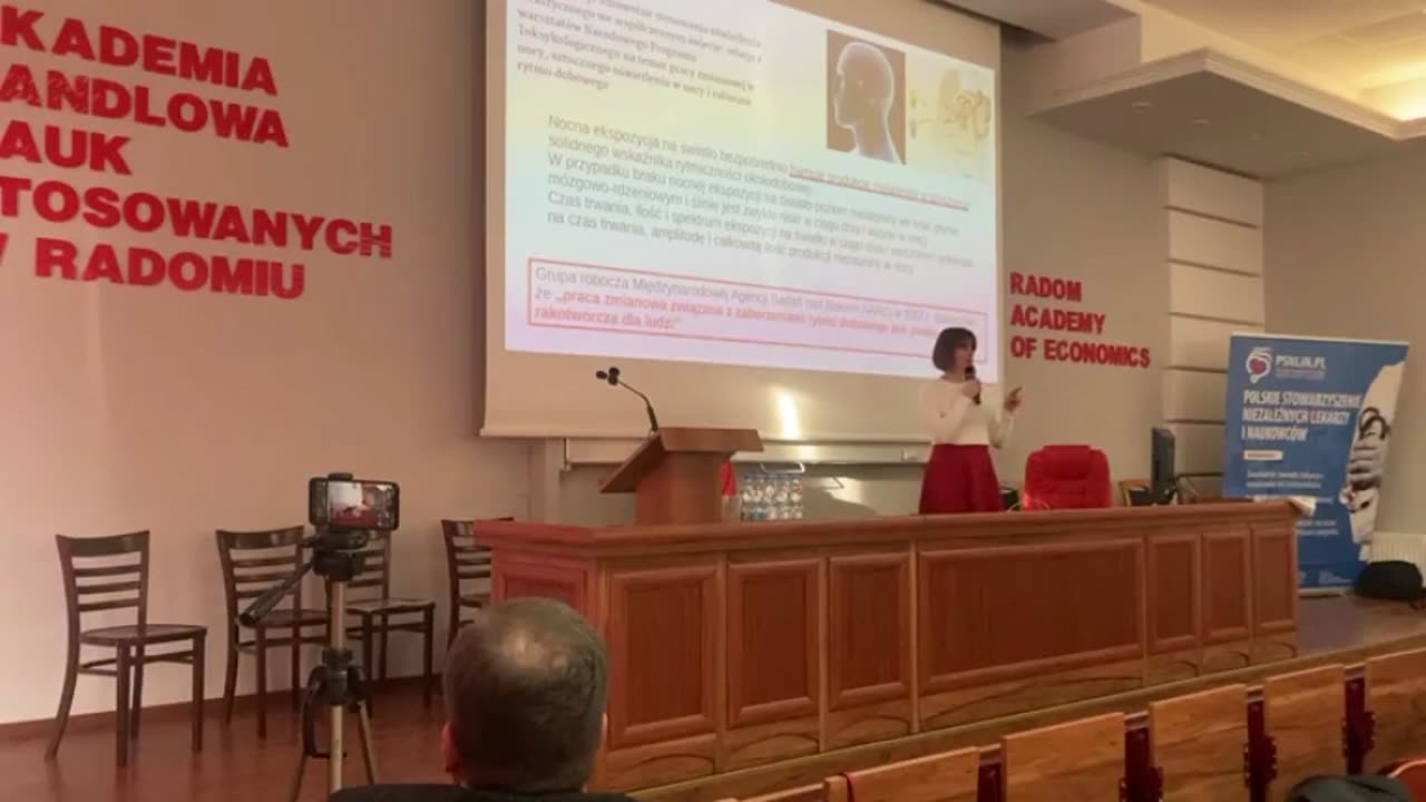 Konferencja "Dzieci i młodzież, a uzależnienia od technologii mobilnych"