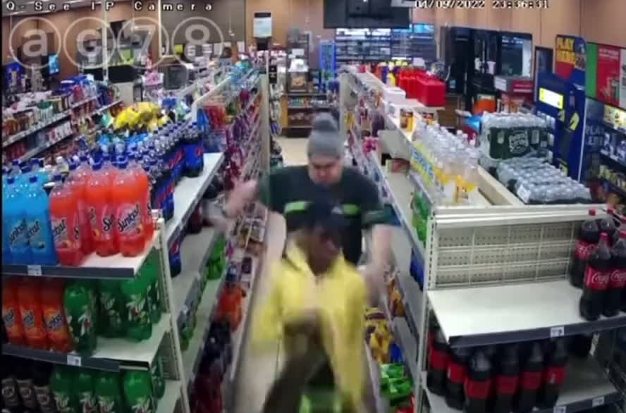 Shoplifter Gets Absolutely Wrecked by Kick to the Back