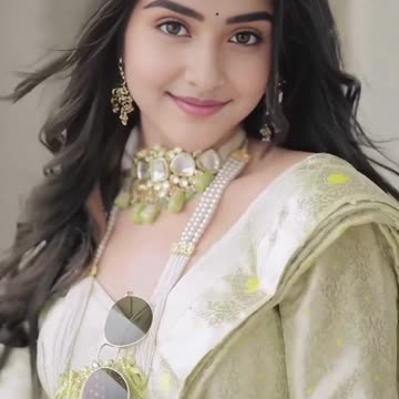 Hot sexy babes fentastic looks eye feast