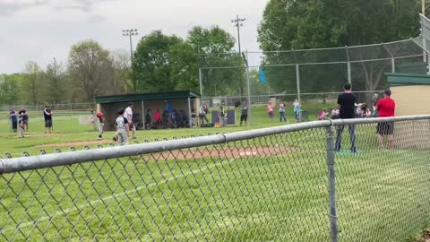 Yankees vs white Sox. (Little league baseball)