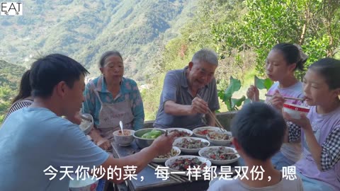Stewed tofu with carp in an iron pot, a famous dish in the Northeast, eating