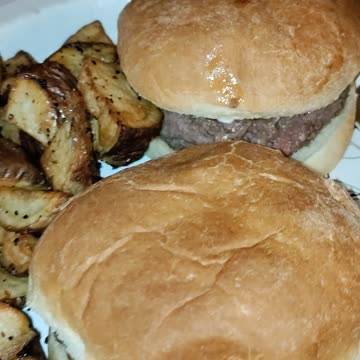 Eating Simple Truth Organic Organic Ground Beef, Dbn, MI, 9/25/23