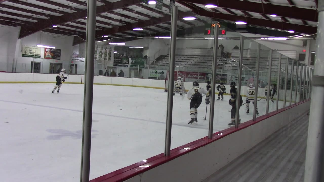 Faribault Minnesota 14U Bantam Challenge Ice Hockey Waukesha Warhawks Vs Eastview Lightning