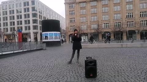 Frauen Bustour Demo in Frankfurt am Main mit Eva Rosen, Alexandra Motschmann und Anna am 26.12.2020