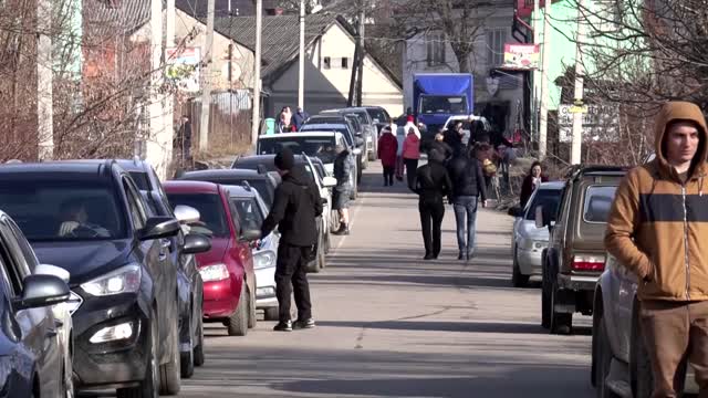 Fleeing war, people cross into Romania from Ukraine