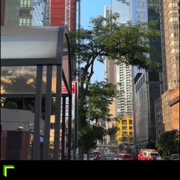 Guindaste despenca em Nova York e bate em prédios