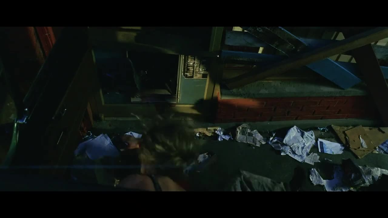 Breaking Into The Gun Shop - Dawn Of The Dead (2004) - All Action
