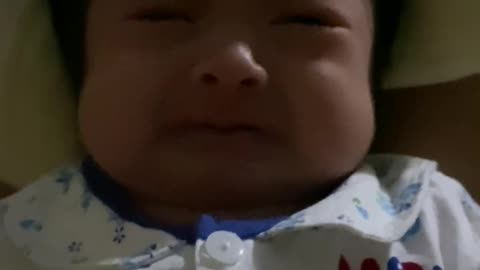 Baby crying by calling mummy sound