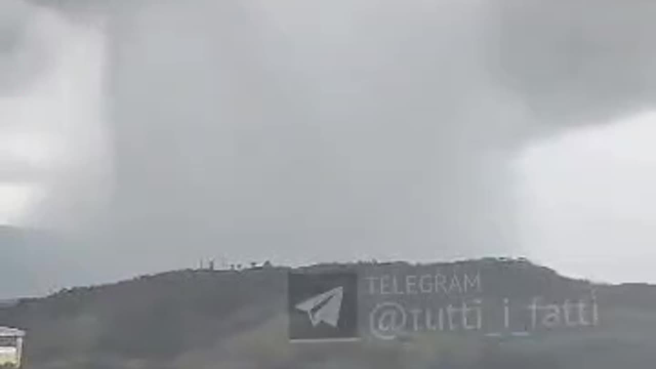 A 'column of water' falling on the city was filmed by a resident of Aragua, #Venezuela