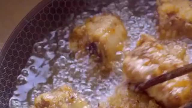 Teach you how to make garlic pork ribs, crispy until the dregs