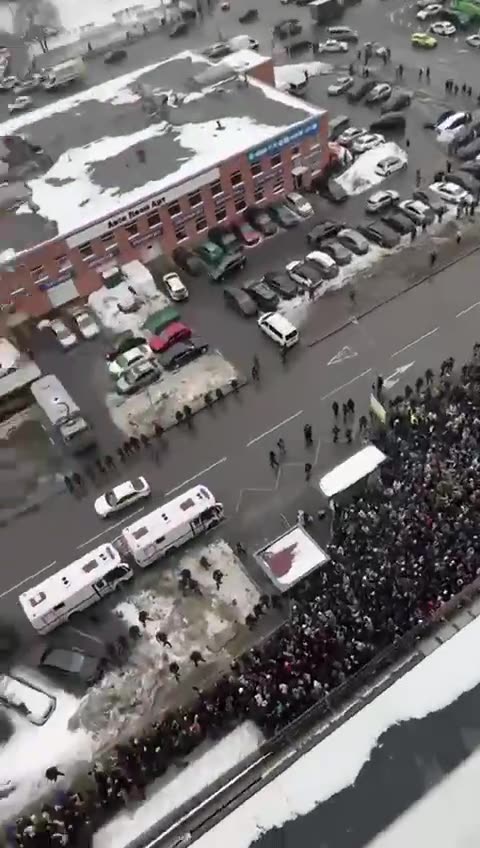 Navalny funeral. Not really sure if there is lots of people there