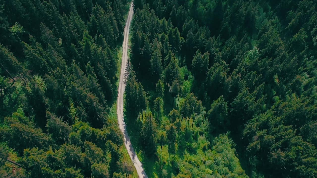 LONG NARROW ROAD ON MOUNTAINS