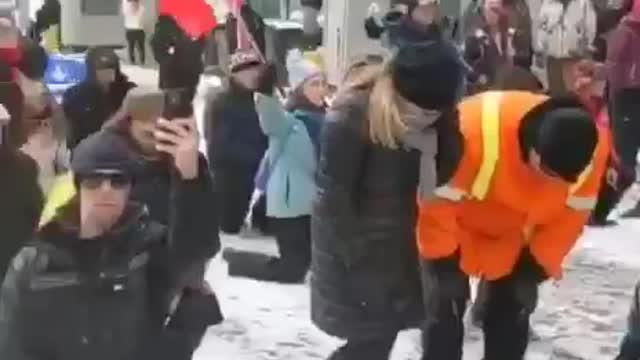 Ottawa Protesters Kneel in Prayer - Most Peaceful Protest!