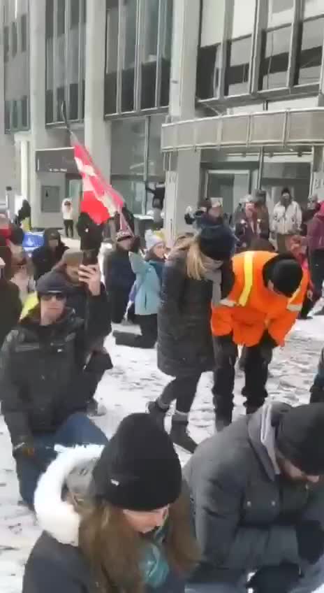 Ottawa Protesters Kneel in Prayer - Most Peaceful Protest!