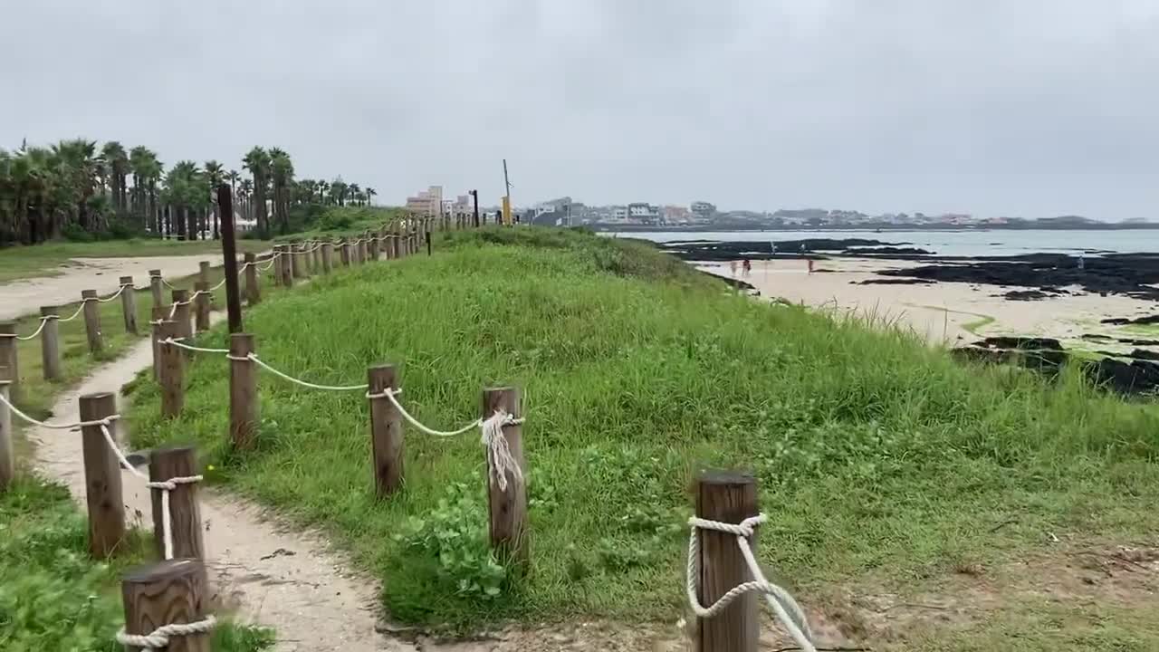 20 Second Korea: Seaside Walk to Keumneung Beach