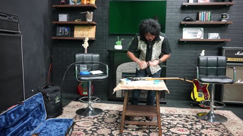 How to Properly String a Guitar with Robert Sarzo