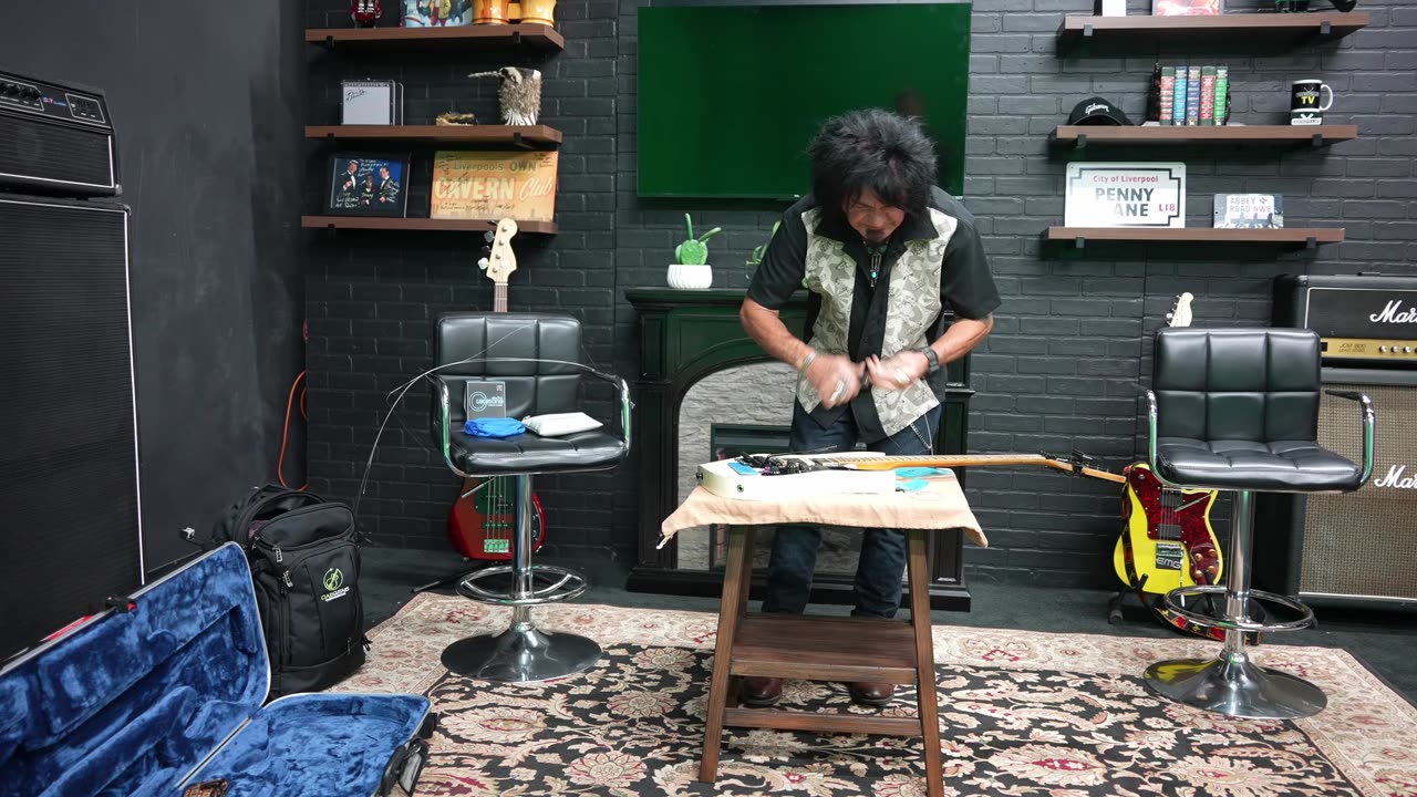How to Properly String a Guitar with Robert Sarzo