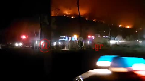 makeleio.gr - Ανεξέλεγκτο το μέτωπο στη Βαρυμπόμπη