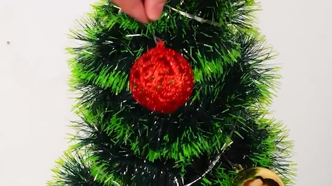 Christmas tree using strings 🎄