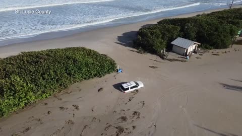 Hurricane Nicole leaves St. Lucie County's only dog-friendly beach closed indefinitely