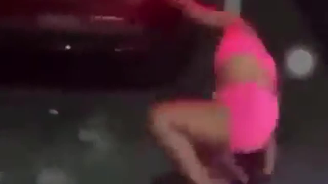 Wild rumble between girls must see