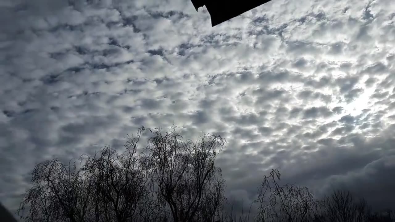 Himmel in Berlin am 7.2.2024 um 12 Uhr