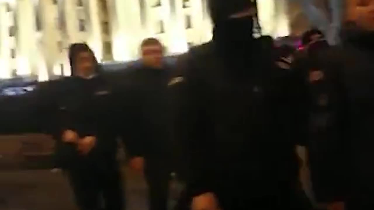 Georgia Tbilisi: The protester hid himself from the tear gas and was arrested by the police