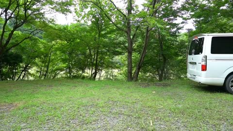 You can go camping alone by car and enjoy the chirping of insects outdoors