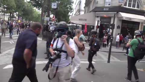 French police forced into a retreat.💪💪 enough is enough ✌️✌️