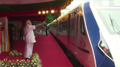 PM Modi flags off Kerala's first Vande Bharat Express from Thiruvananthapuram Railway Station
