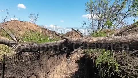 Ukrainian Soldiers Force Russians to Flee