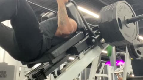HEAVY HACK SQUAT!!!!