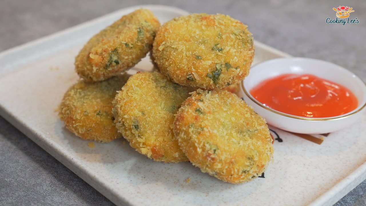 Easy Potato Recipe ! Anyone has potato at home can do it ! Potato Snacks Recipes