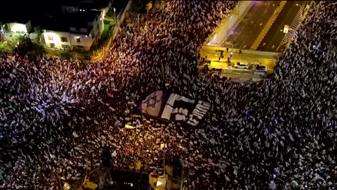 Israeli police disperse, detain protesters on highway