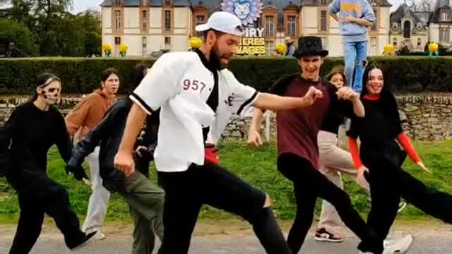 Les enfants derrière trop bien votre Tiktok 🤣
