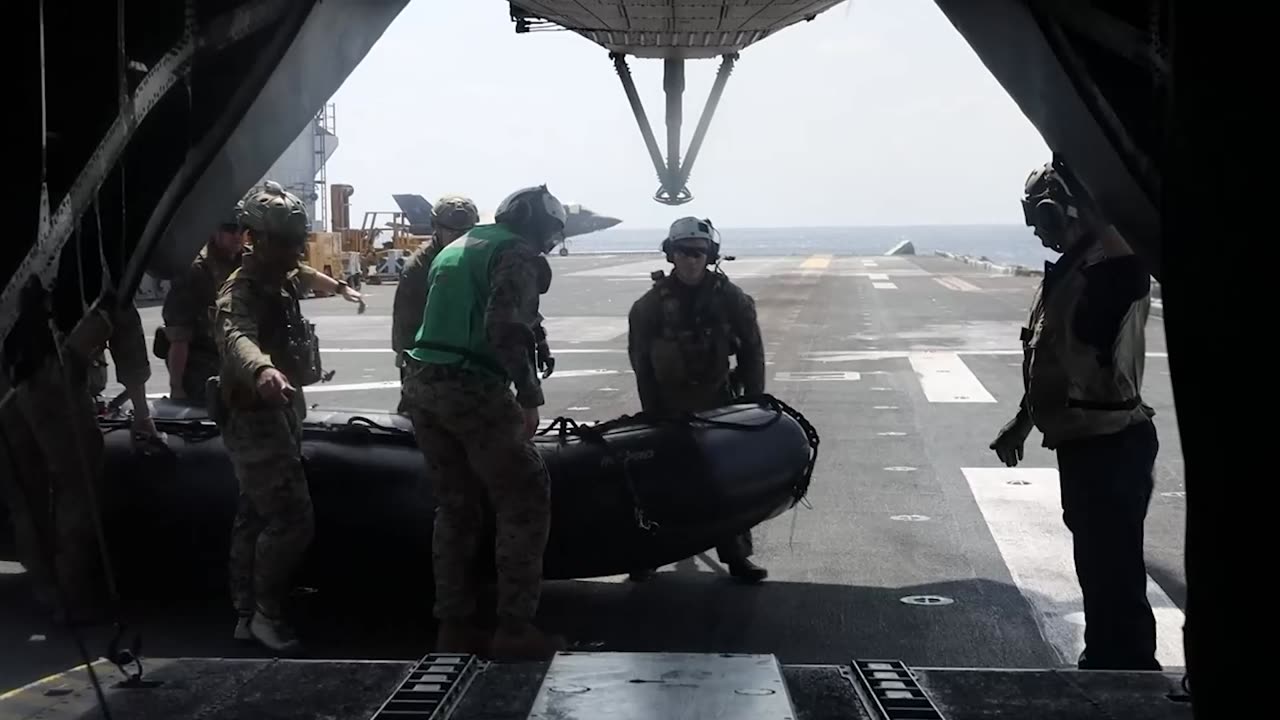 AMA-SEA-ING WORK: US Marines Conduct Helocast Training In The Pacific Ocean