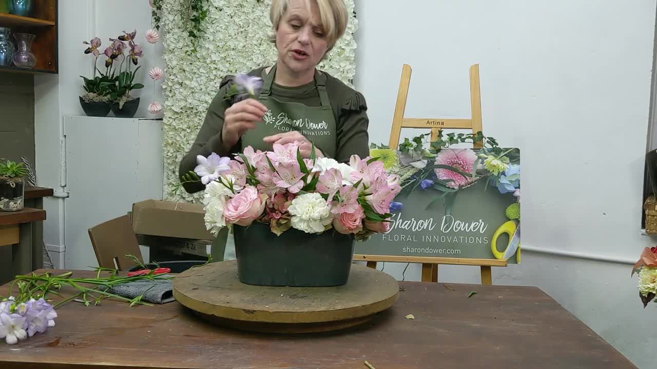 How to make a Massed Oval Flower Arrangement