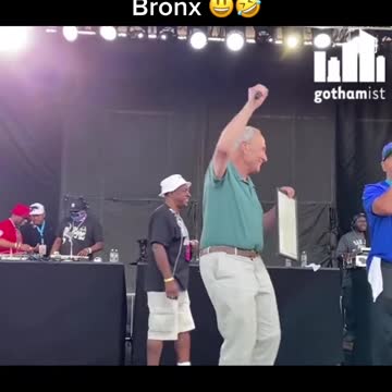 Chuck Schumer embarrassing himself