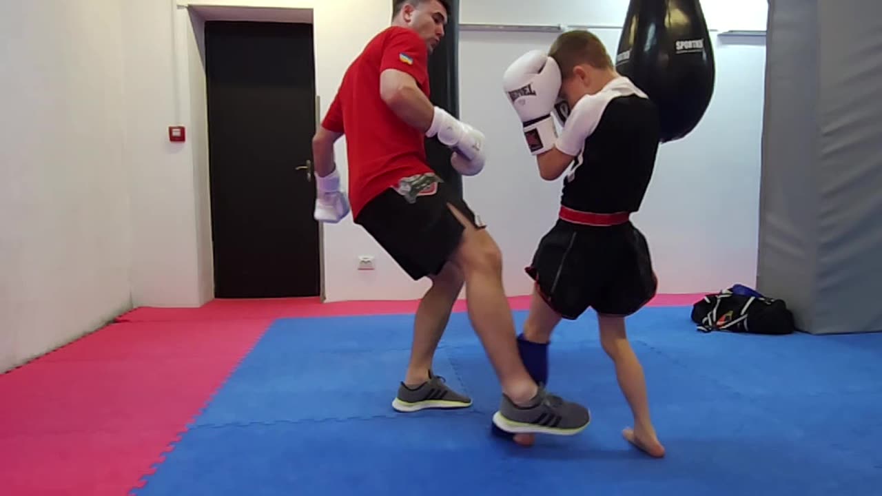 kickboxing training 😂 #training #kickboxing #workout #defense